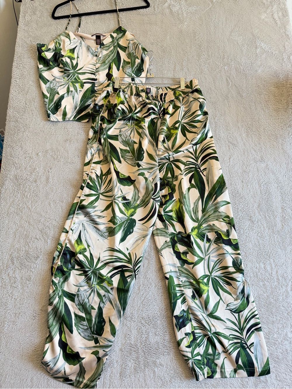 Victoria’s Secret Tropical Satin Sleep Set XL - Picture 2 of 2